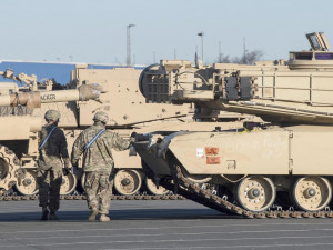 US tanks being offloaded at Bermerhaven