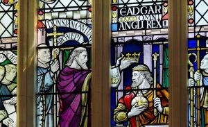 The King Edgar window in Bath Abbey. Edgar is pictured holding the Orb under the Cross although this was first used by King Henry VIII at his coronation in 1509. It says the whole earth is subject to the power and empire of Christ our Redeemer