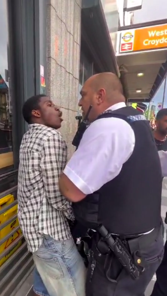 Street preacher seen harassed by police in Crydon Street preacher seen harassed by police in Crydon
