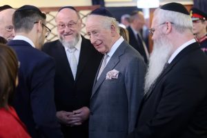 King Charles meets Jewish worshippers at Heaton Park Synagogue