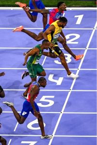 Noah Lyles wins the men's 100m in Paris in 2024 for the USA in 9.784 seconds. The women's record (Jamaica's Elaine Thompson-Herah) is 10.61 seconds.